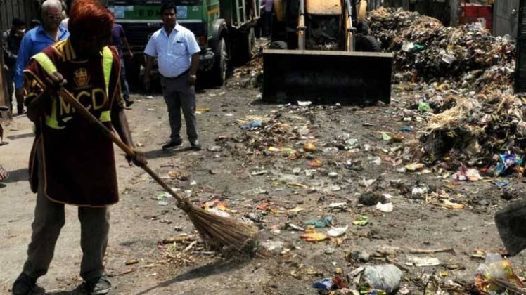 गंदगी से गांव के बुरा हाल