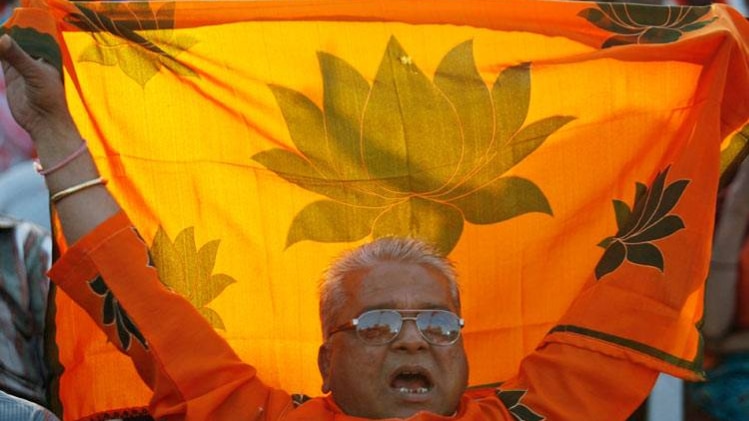 बीजेपी देश ही नहीं दुनिया की सबसे बड़ी पार्टी है. बीजेपी भक्तों को ये भी जानने की जरूरत है