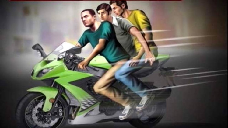 पीड़ित ने थाने में ही तीनों छात्रों को धर दबोचा