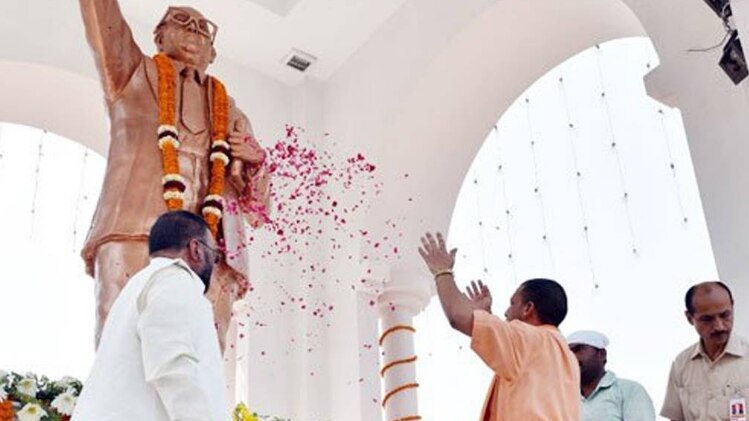 योगी सरकार का दलित कार्ड