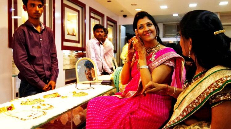 अक्षय तृतीया पर करें शुभ कार्य, खरीदें सोना 