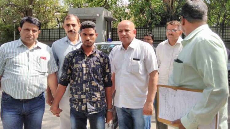 पुलिस मामले की छानबीन कर रही है