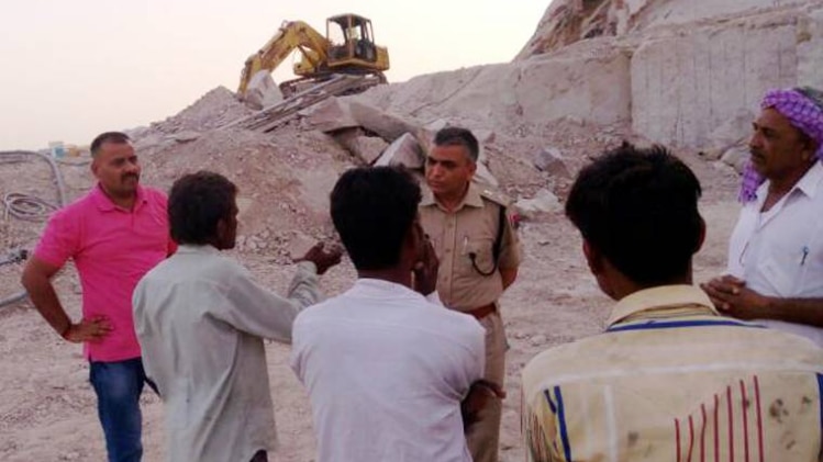 ब्लास्ट में मजदूरों के शरीर के चिथड़े उड़ गए