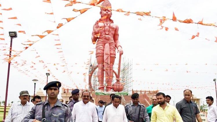 सिद्धेश्वर हनुमान मंदिर में कमलनाथ 