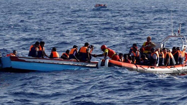 लीबिआई तटरक्षकों ने इस हादसे के शिकार 23 प्रवासियों को जिंदा बचाया
