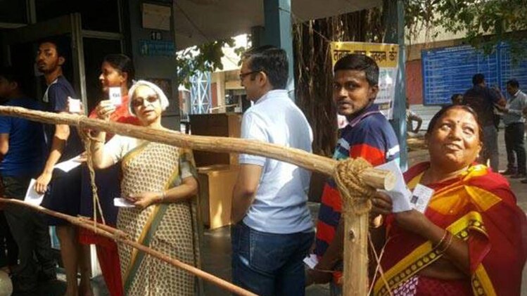 मतदाताओं ने निष्क्रियता दिखाई 