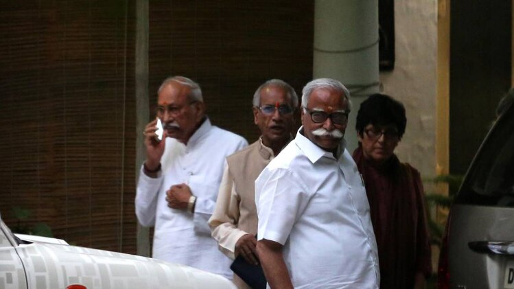 जोशी के घर मौजूद नेता 