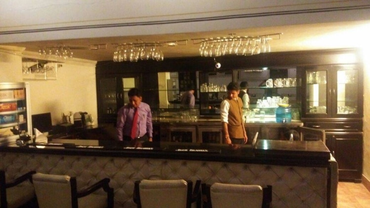 होटल के बार