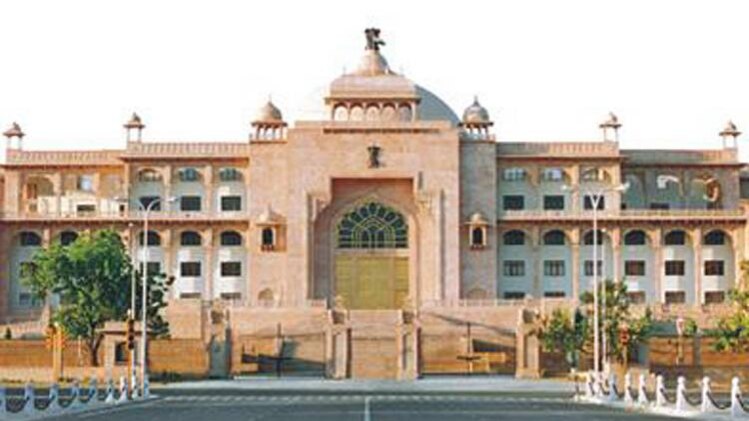 विधानसभा में हंगामा करने पर 14 विधायक निलंबित 