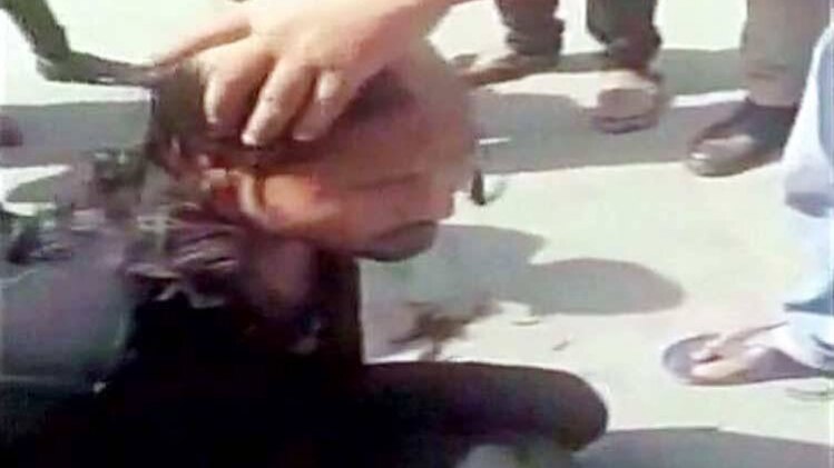 युवक का सिर गंजा कर दिया