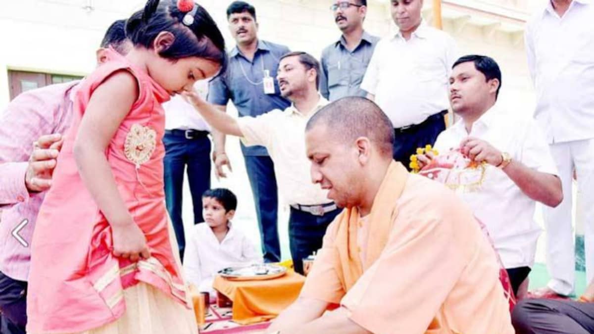 योगी सरकार का बेटियों को गिफ्ट, जन्म पर देगी 50 हजार का बॉन्ड, मां को मिलेंगे 5100 - yogi government to give 50000 bond on girl born - AajTak