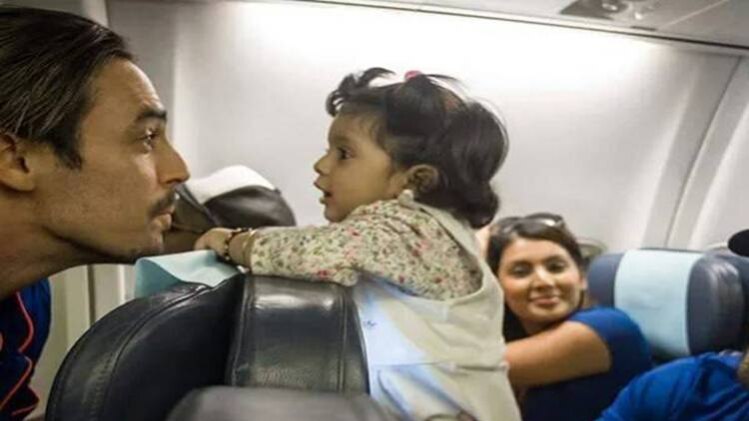 जॉनसन हरभजन की बेटी के साथ 