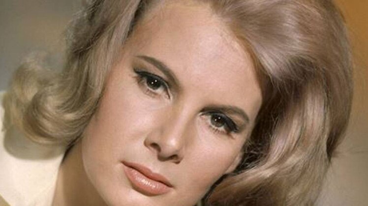 बॉन्ड गर्ल एक्ट्रेस मॉली पीटर्स