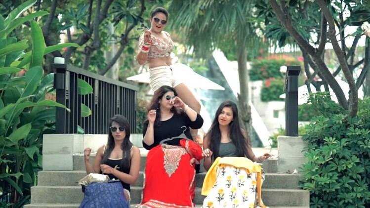 नाचती हुई दुल्हन