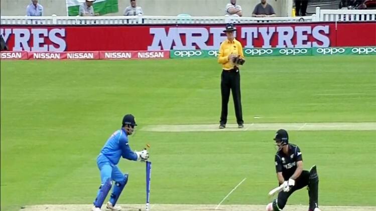 धोनी ने की स्टंपिंग