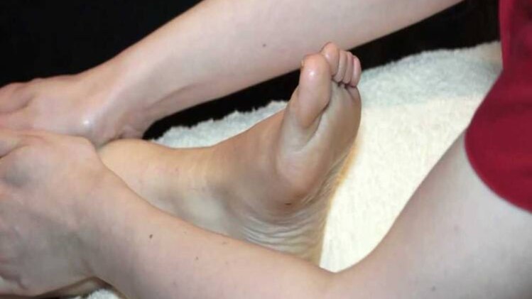 एड़ी में चोट लगी,मालिश पडीं मंहगी