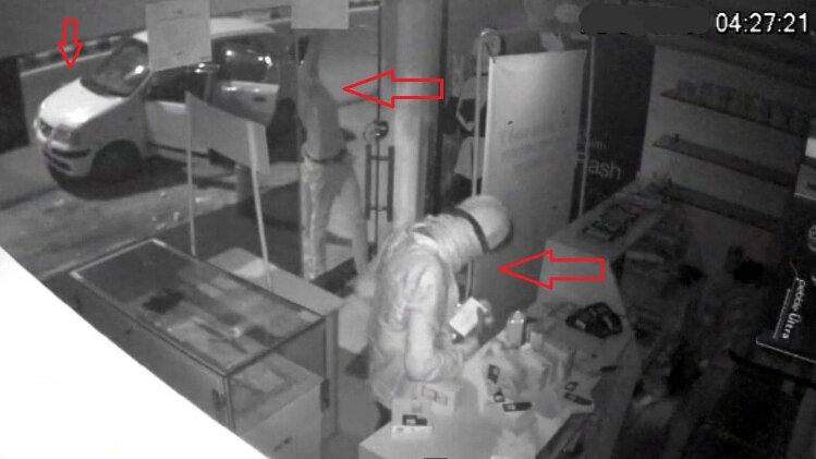 पुलिस सीसीटीवी फुटेज के आधार पर मामले की छानबीन कर रही है