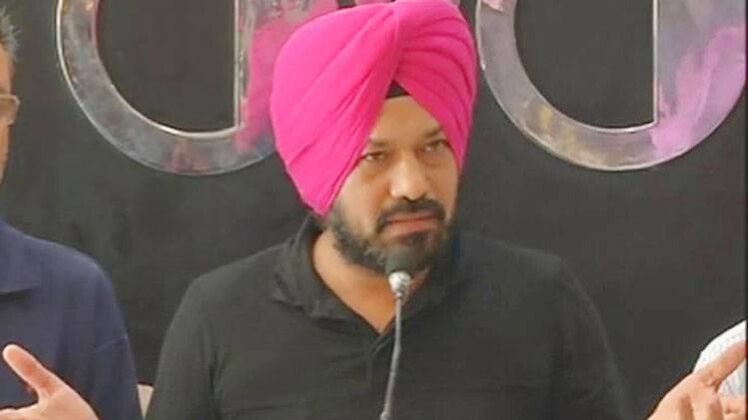 घुग्गी ने छोड़ी पार्टी