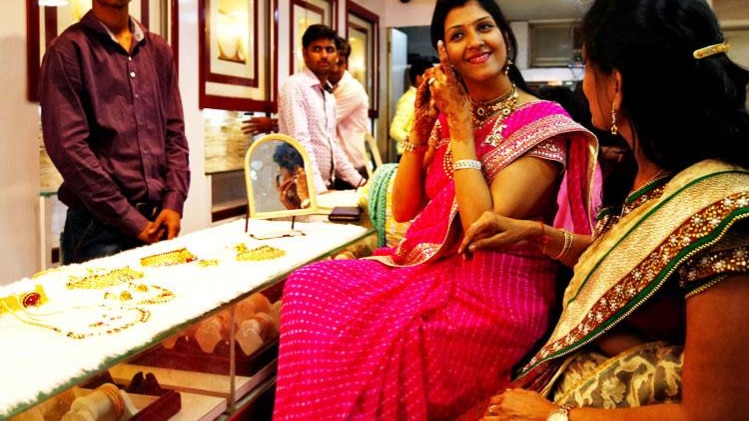 सोना खरीदने में भारत का जवाब नहीं, दुनिया न भी खरीदे तो हम हैं