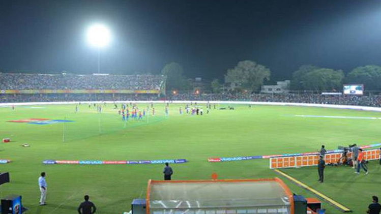 पुलिस ने इस मामले में कई जगहों पर छापेमारी की है