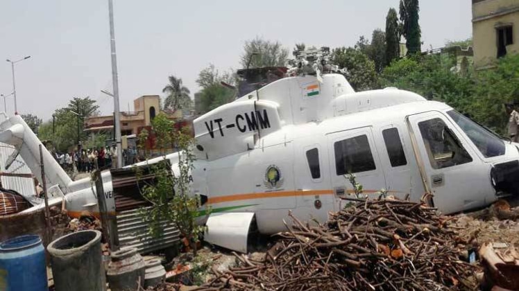 बाल-बाल बचे फड़नवीस