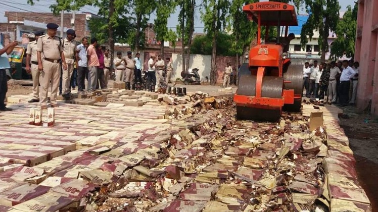 बिहार में सवा करोड़ की शराब पर चला रोड रोलर
