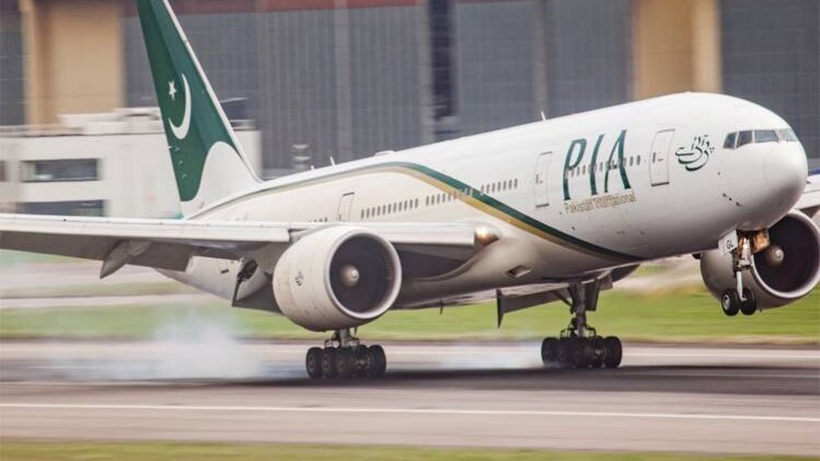 पाकिस्तान इंटरनेशनल एयरलाइंस का विमान (स्रोतः ट्विटर)