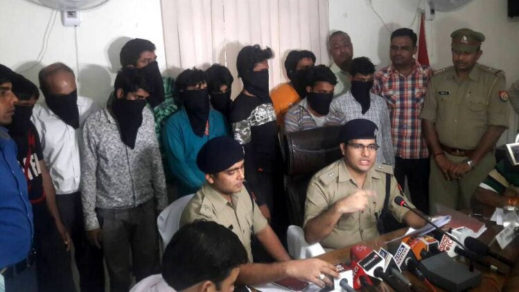 पुलिस पकड़े गए सभी आरोपियों से पूछताछ कर रही है