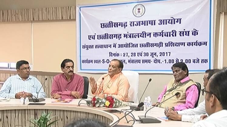 अफसरों को दी जा रही ट्रेनिंग