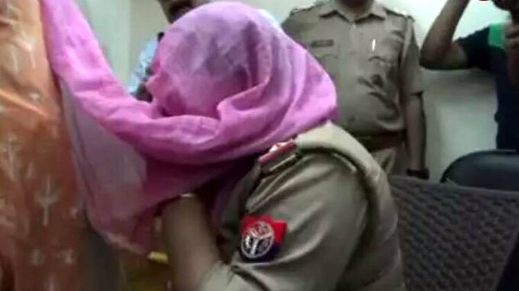 पुलिस ने महिला दरोगा को गिरफ्तार कर विभागीय कार्रवाई शुरू कर दी है