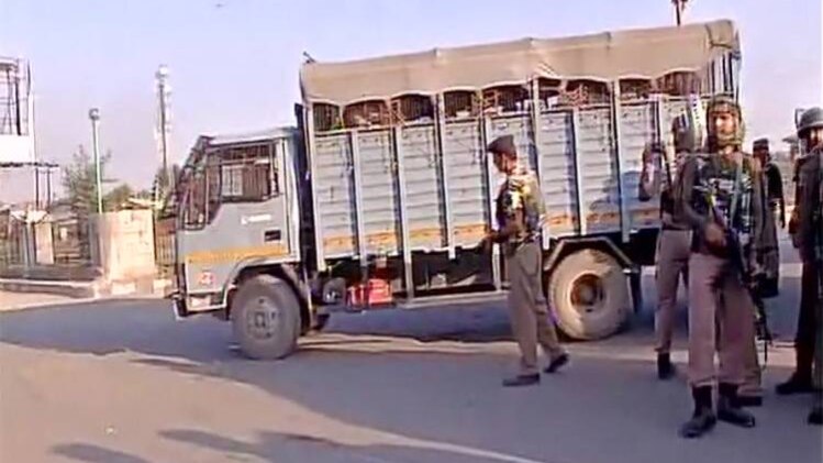 आतंकी हमले के बाद सुरक्षाकर्मी