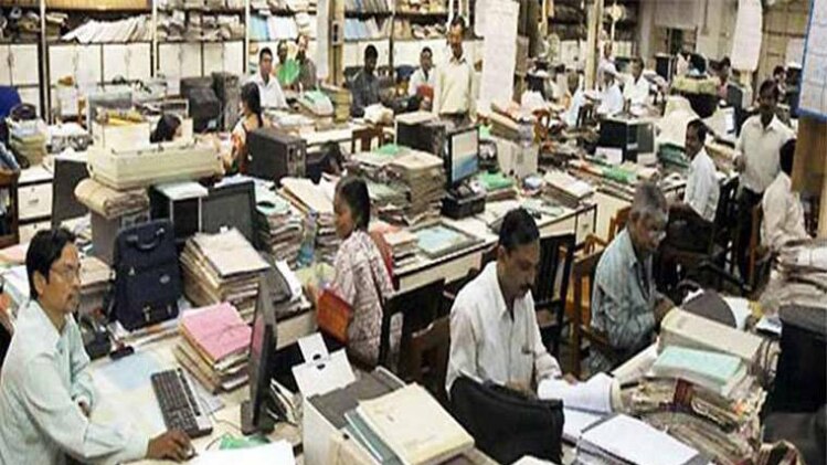 सरकार सर्विस बुक की कर रही है जांच 