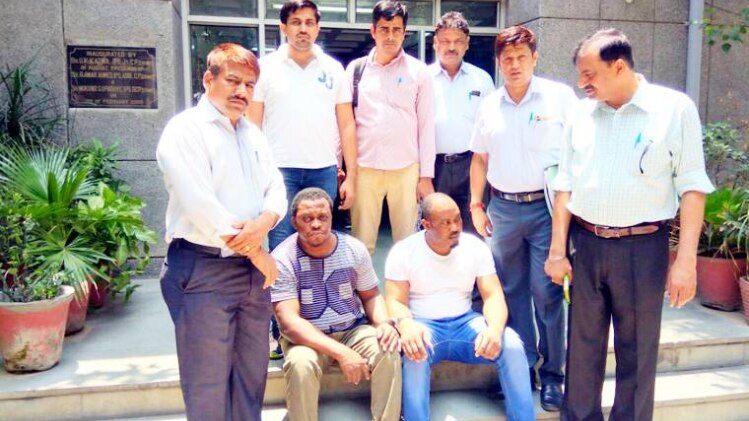 डेढ़ करोड़ रुपये की चपत लगा चुके थे ये ठग