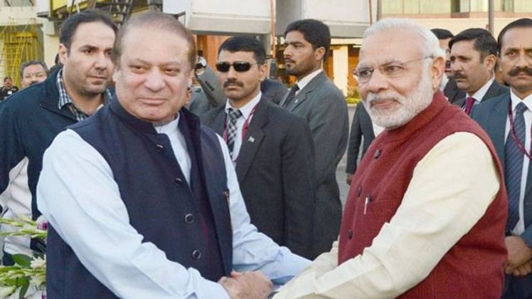 पाकिस्तानी पीएम नवाज शरीफ और पीएम मोदी