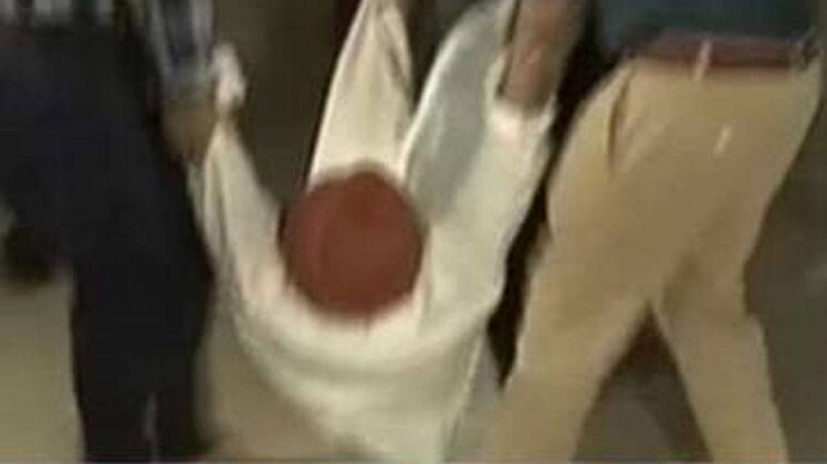 मार्शलों ने AAP विधायकों को जबरन बाहर किया 