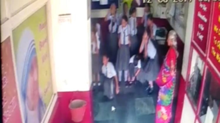 सीसीटीवी में रिकॉर्ड हुई घटना