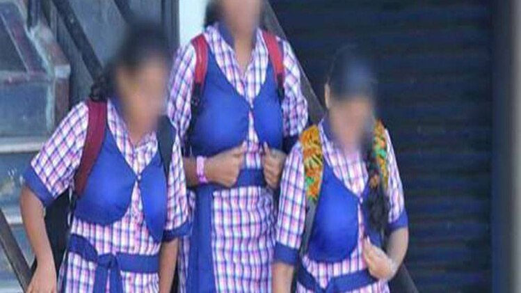 अरुविथुरा स्कूल की छात्राएं