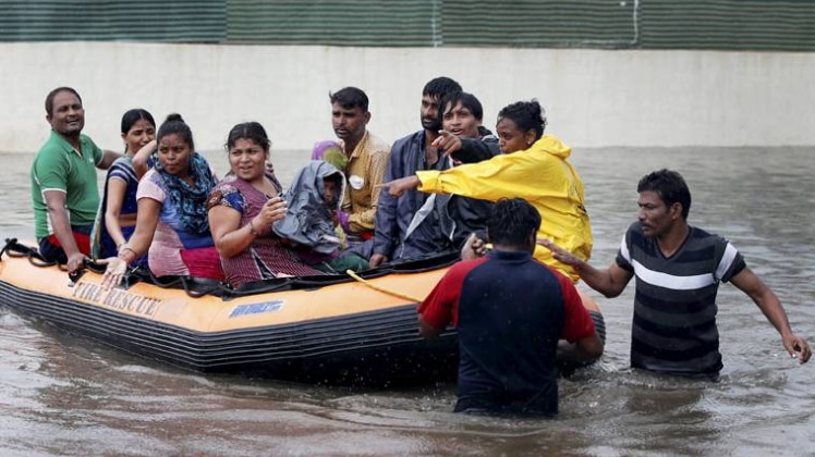 बारिश के बाद अहमदाबाद शहर में भरा पानी