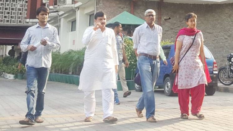 चुनाव आयोग से APP नेताओं की मांग 