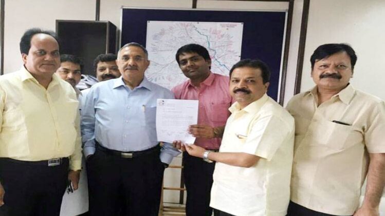 दिल्ली ट्रैफिक के स्पेश कमिश्नर से मिले व्यापारी 