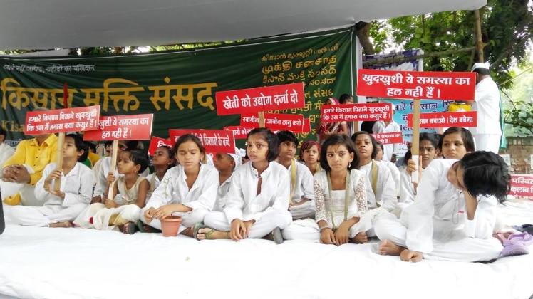 अनाथ हुए बच्चों ने की किसानों से गुजारिश