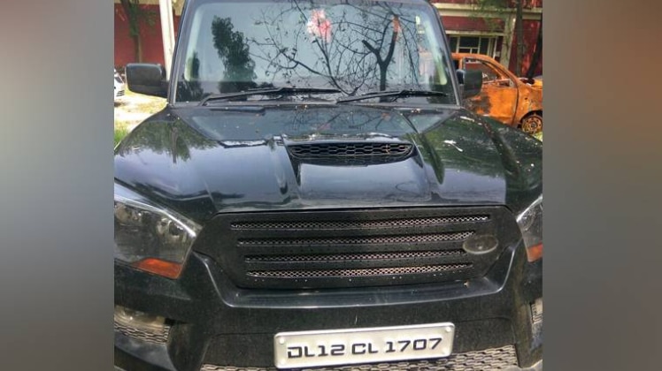 इसी कार से SHO को कुचलने की कोशिश की गई थी