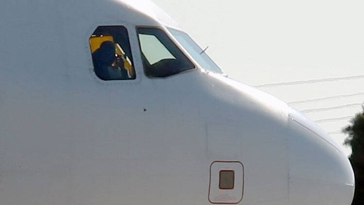 उनके वेतन में 30 फीसदी तक कटौती होगी