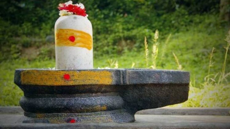 भगवान श‍िव की करें पूजा 