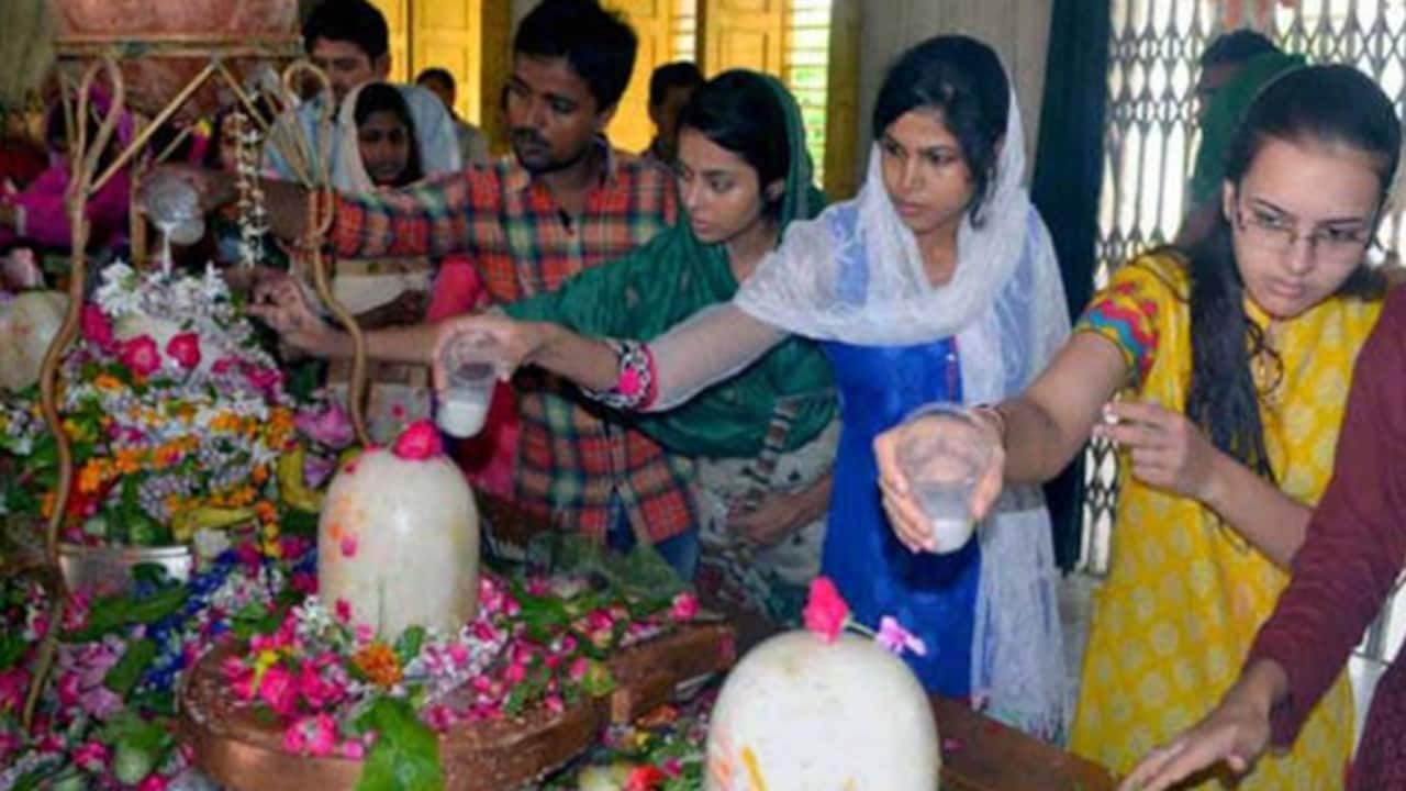 गुजरात के इस शिवालय में होती है एक साथ दो शिवलिंगों की पूजा, ऐसी है मान्यता गुजरात के इस शिवालय में होती है एक साथ दो शिवलिंगों की पूजा, ऐसी है मान्यता