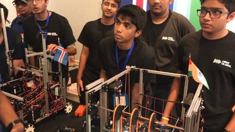 1st Global Robotics Competition में हिस्सा लेने वाली टीम 