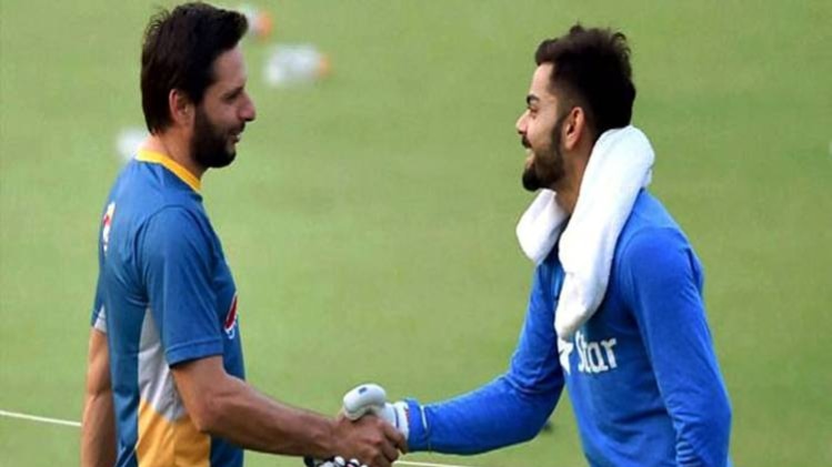 शाहिद अफरीदी और विराट कोहली 