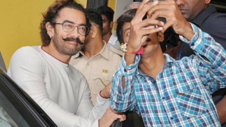 Aamir khan with fans
