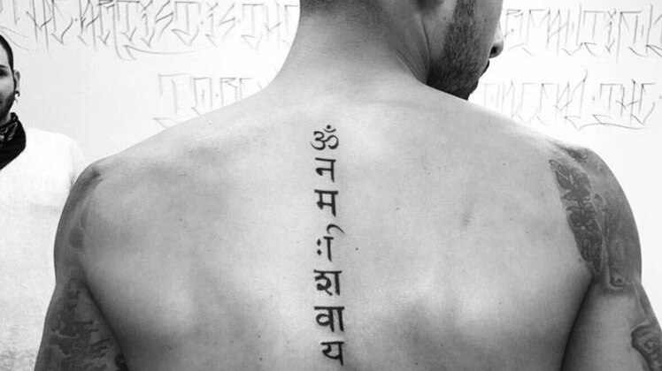 फोटो (https://twitter.com/theowalcott) 