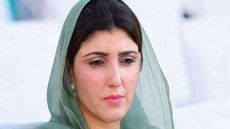 आयशा का पलटवार